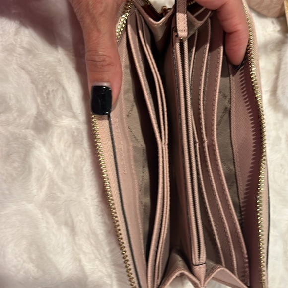 Michael Kors Pink Large Tote Bag and Matching Wallet - Picture 7 of 11